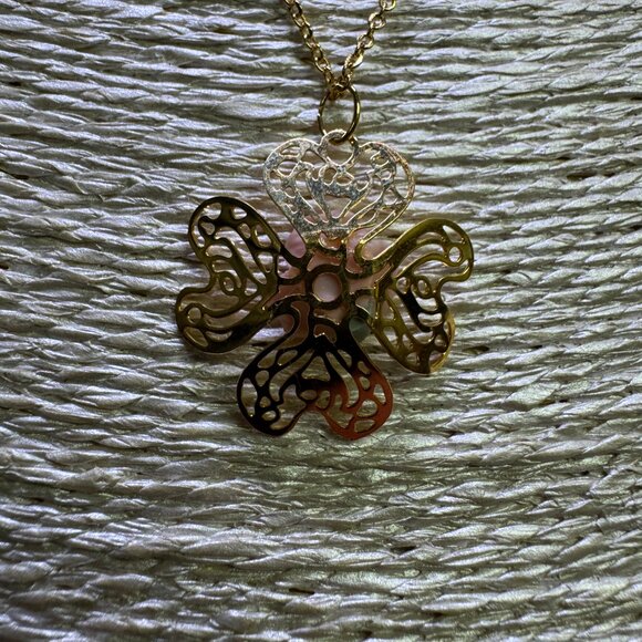 Gold Tone Necklace with pink rose filigree flower pendant 18" Chain  JW1478 - Picture 5 of 9